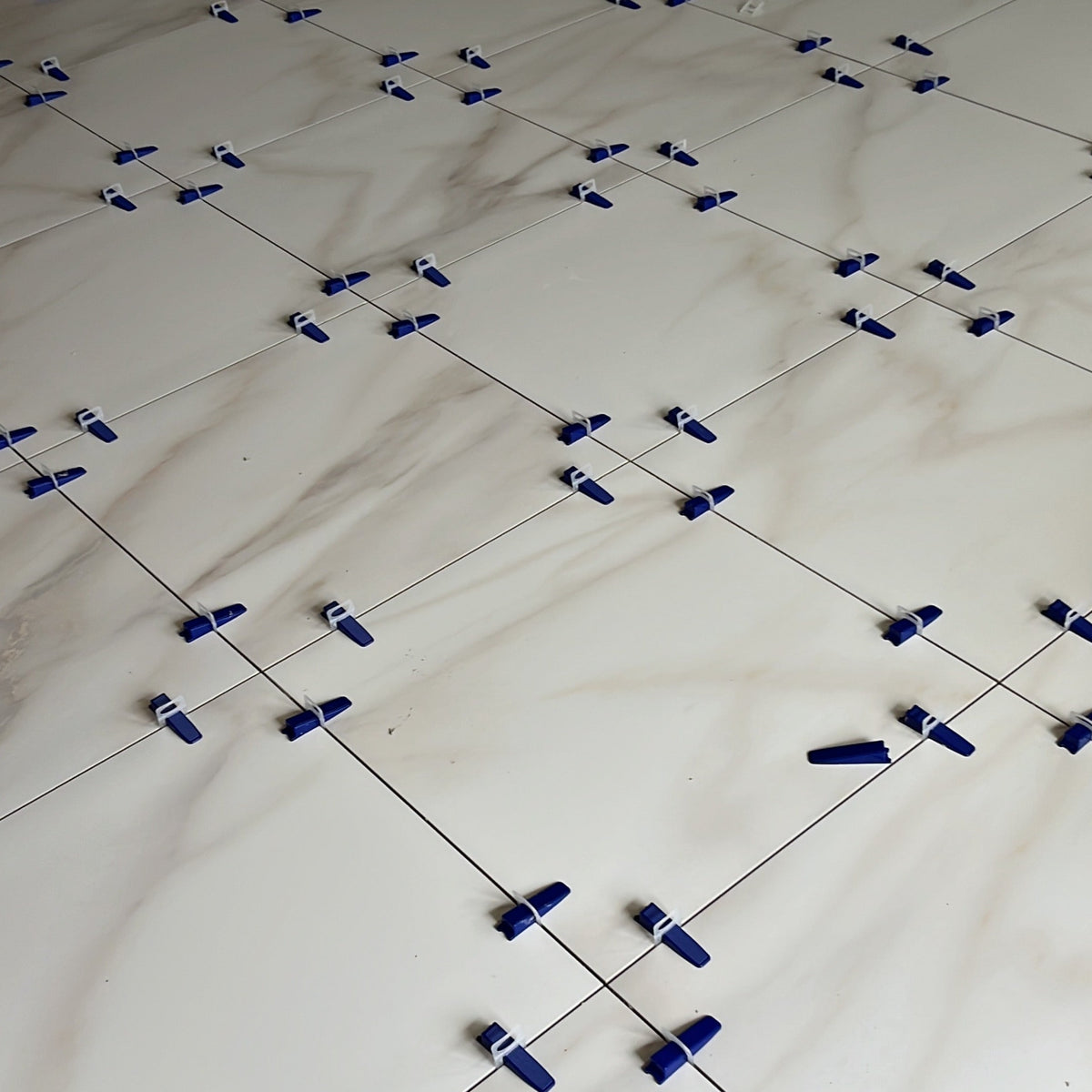 Tile wedges laying aid leveling system tiles